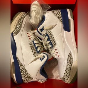 Mens Air Jordan 3 Retro OG. Color White, Fire Red, True Blue